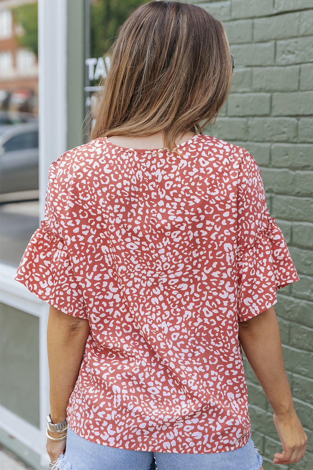 Pink Leopard Print Casual Flounce Sleeve Blouse for WomenMaterial:100%Polyester



		•A stylish, trendy way to add a touch of animal print to your wardrobe.
	
	
		•The flounce sleeves add a playful touch to a classic 