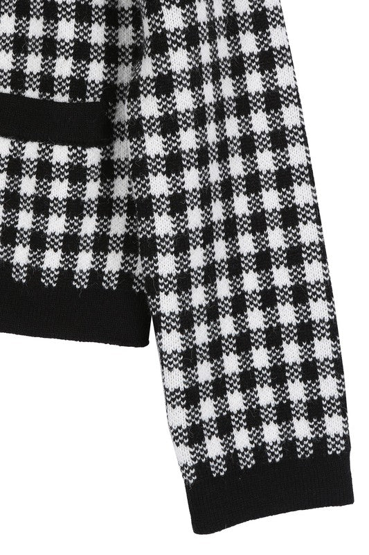 Black check knitted jacket- Black check knitted jacket, heavy weight fabric, 4 snap buttons, 2 functional pockets- Pattern type : check pattern- Neck line : round neck- Sleeve type : regular 