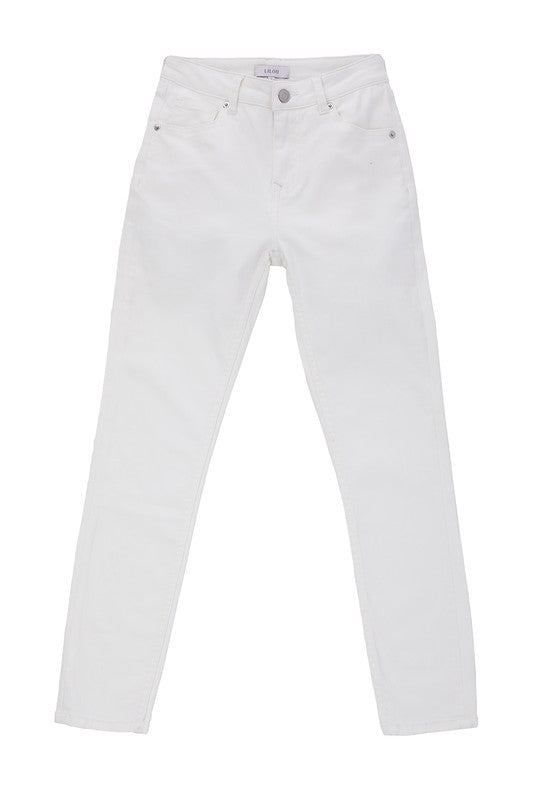 White skinny jeans- White skinny jeans- Pattern type : solid- Stretch : no stretch- Sheer : not lined, but not sheer - Care instruction : machine wash cold, only non-chlorine bleach w