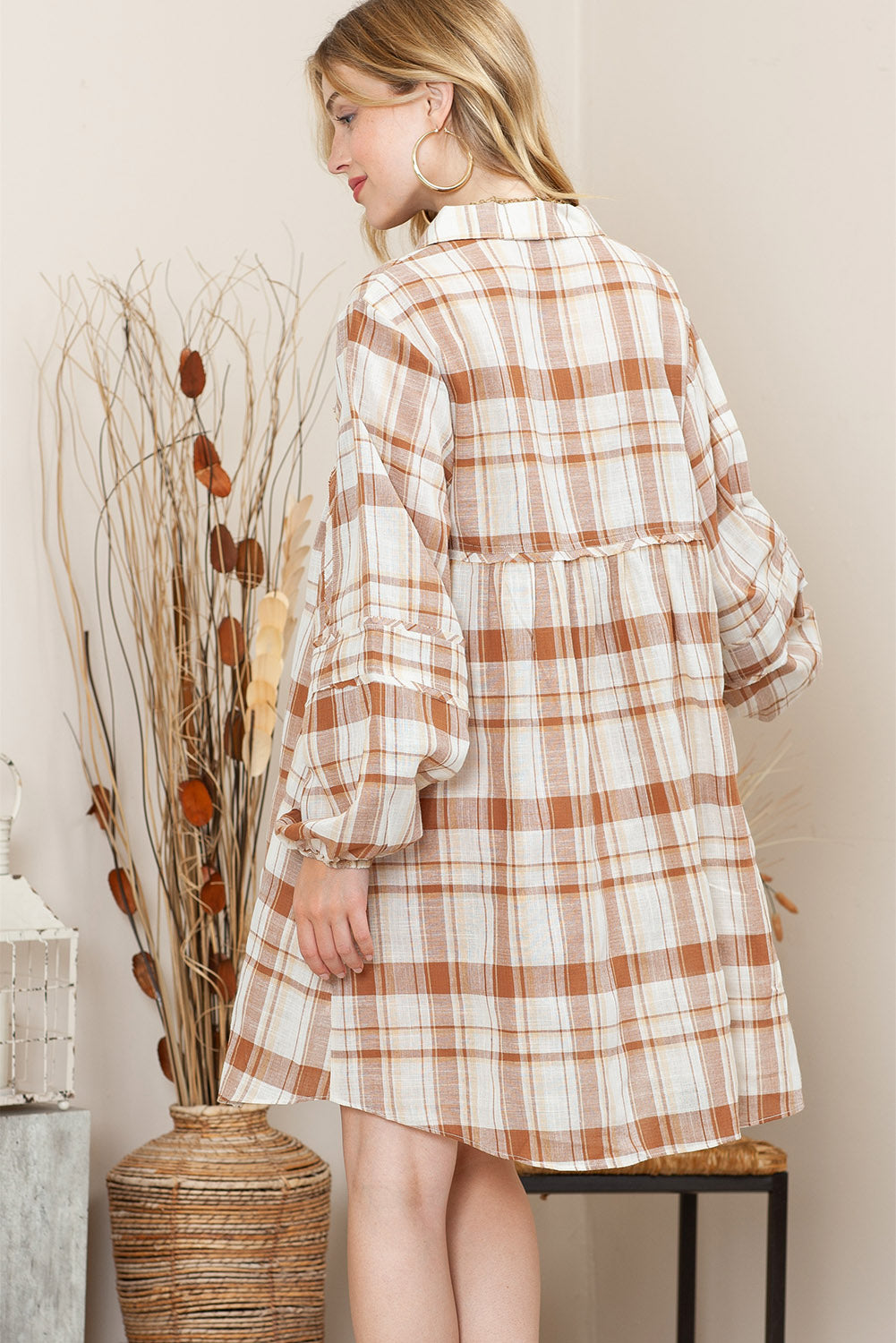 Brown Collared Long Sleeve Plaid Dress with PocketsMaterial:100%Polyester



		• Made from high-quality materials, this dress is both comfortable and durable, ensuring that it will last for many years to come.
	
