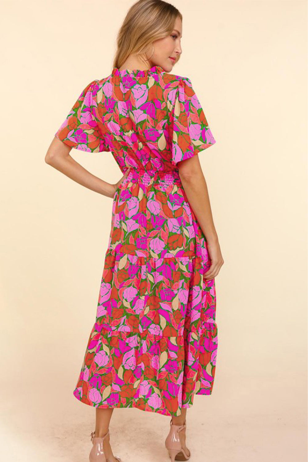 Rose Floral Flounce Sleeve Smocked Waist Tiered Maxi DressMaterial:100%Polyester

• Exude bohemian elegance in this maxi dress, featuring a smocked waist for a flattering silhouette.
• The tiered design adds a whimsical t