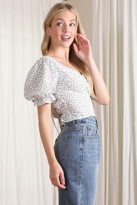 SS puff sleeve top*Flirty neckline with puff sleeve top *Pattern type : floral print*Neck line : sweetheart neck*Sleeve type : puff sleeves*Sleeve length : short sleeves*Stretch : no 