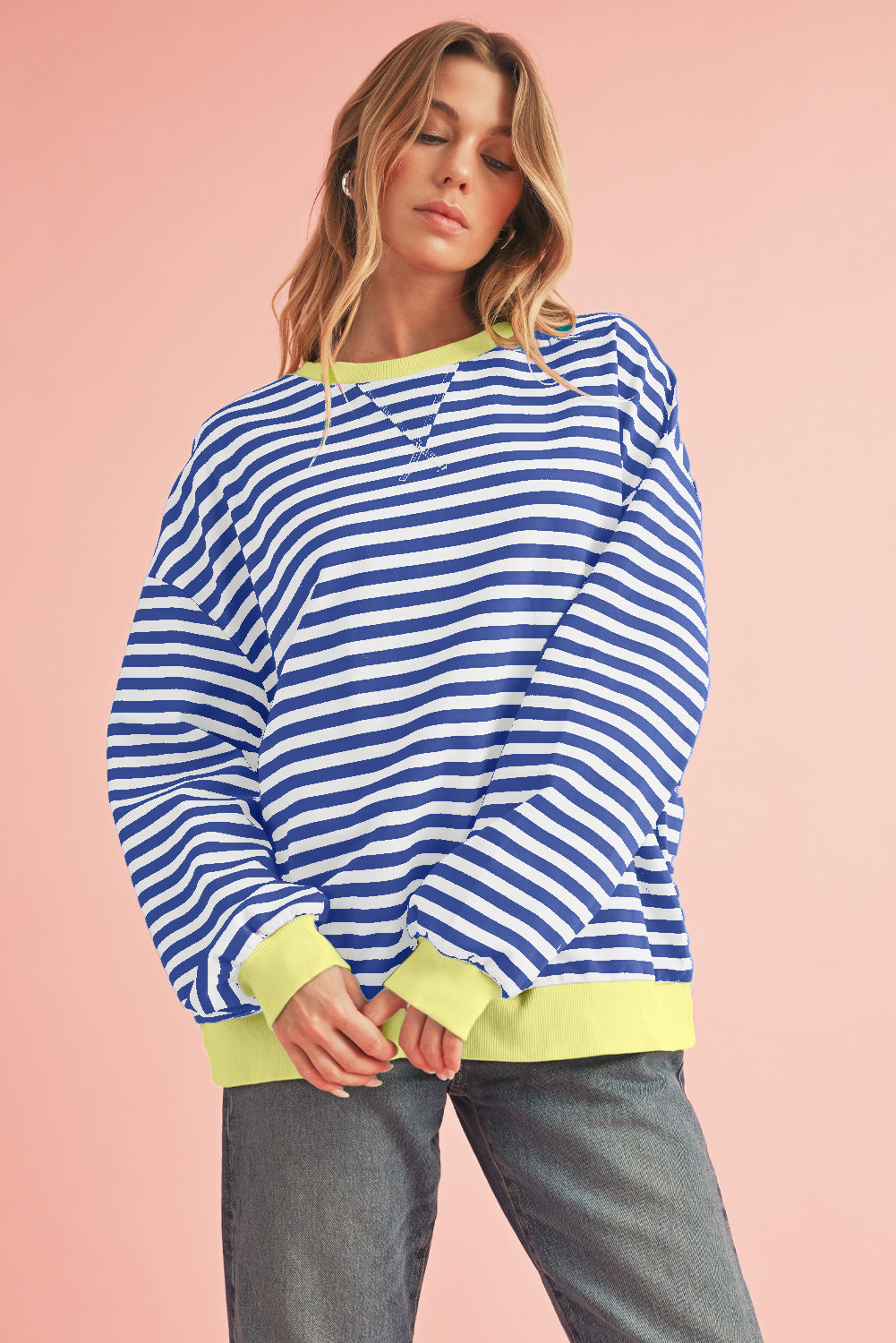 Red Stripe Contrast Edge Oversized PulloverMaterial:95%Cotton+5%Elastane


 Size Chart (CM)



Sizes 



Bust
 



Hem_Width
 



Shoulder
 



Sleeve_Length
 



Length
 





Relax
 



Relax
 



Relax
 