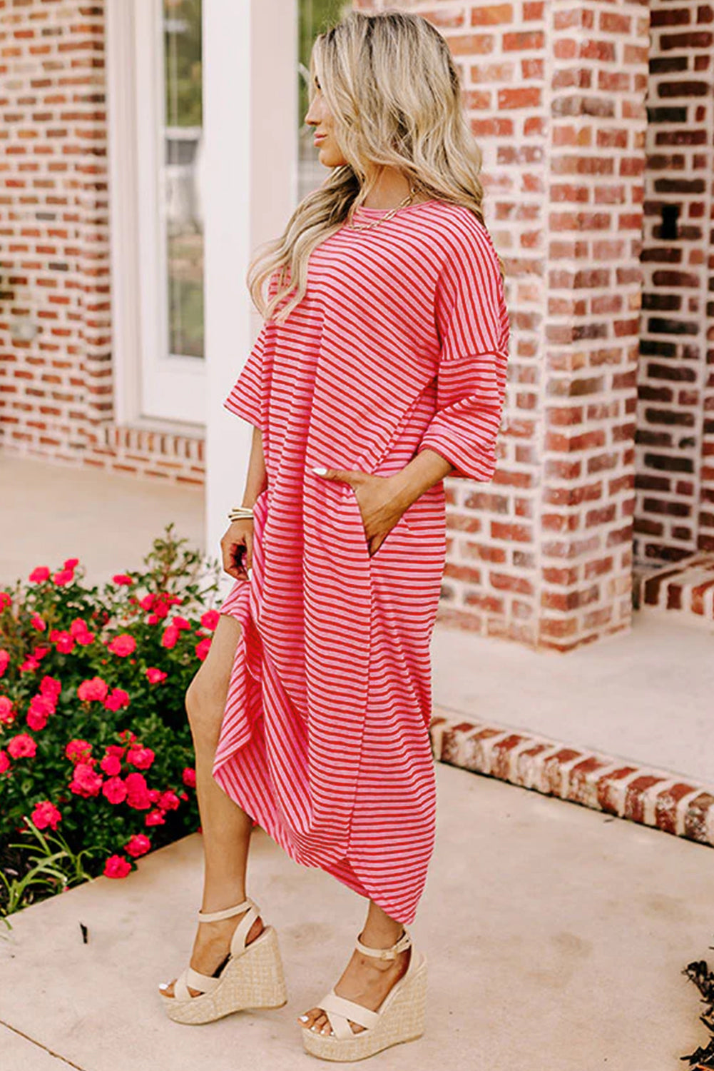 Strawberry Pink Striped Drop Sleeve Loose DressMaterial:95%Cotton+5%Elastane

• Embrace a laid-back chic look with our dress, perfect for casual outings or a day at the beach.
• Stay stylish and comfortable all