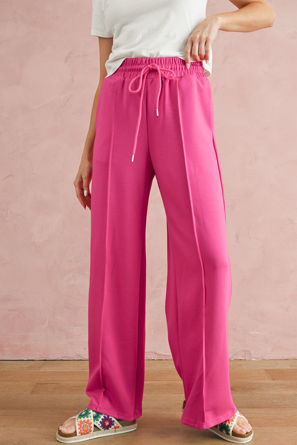 Rose Red Drawstring Smocked Waist Wide Leg PantsMaterial:50%Polyester+45%Viscose+5%Elastane



		The high waist and wide leg designs ensure wearers feel slim and fashionable.
	
	
		Featuring an elastic smocke