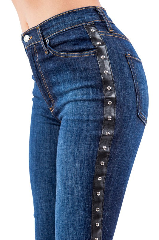 Ropin Bell Bottom Jean- Inseam 32Put on a show with our Ropin' Bell bottom Jean! These jeans have front and back pockets, a front zipper and button, stud accents on the side, and a frayed hem in Dar