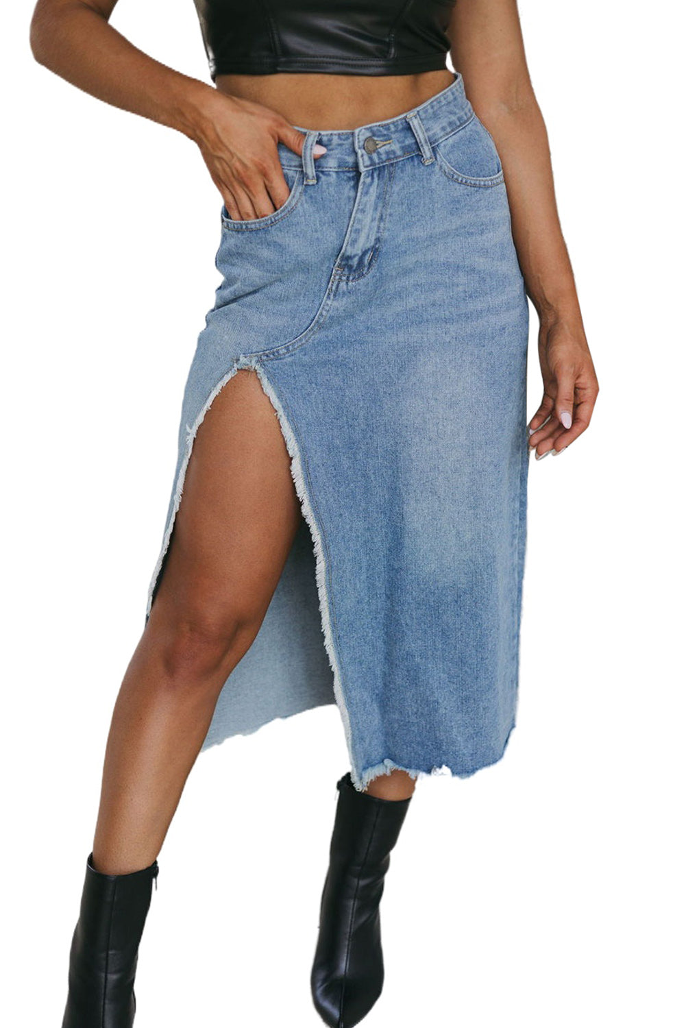 Light Blue Frayed Slit Asymmetric Denim Midi SkirtMaterial:53%Cotton+32%Polyester+13%Viscose+2%Elastane

• Embrace a carefree vibe in this light blue frayed denim midi skirt, perfect for vacation adventures.
• The