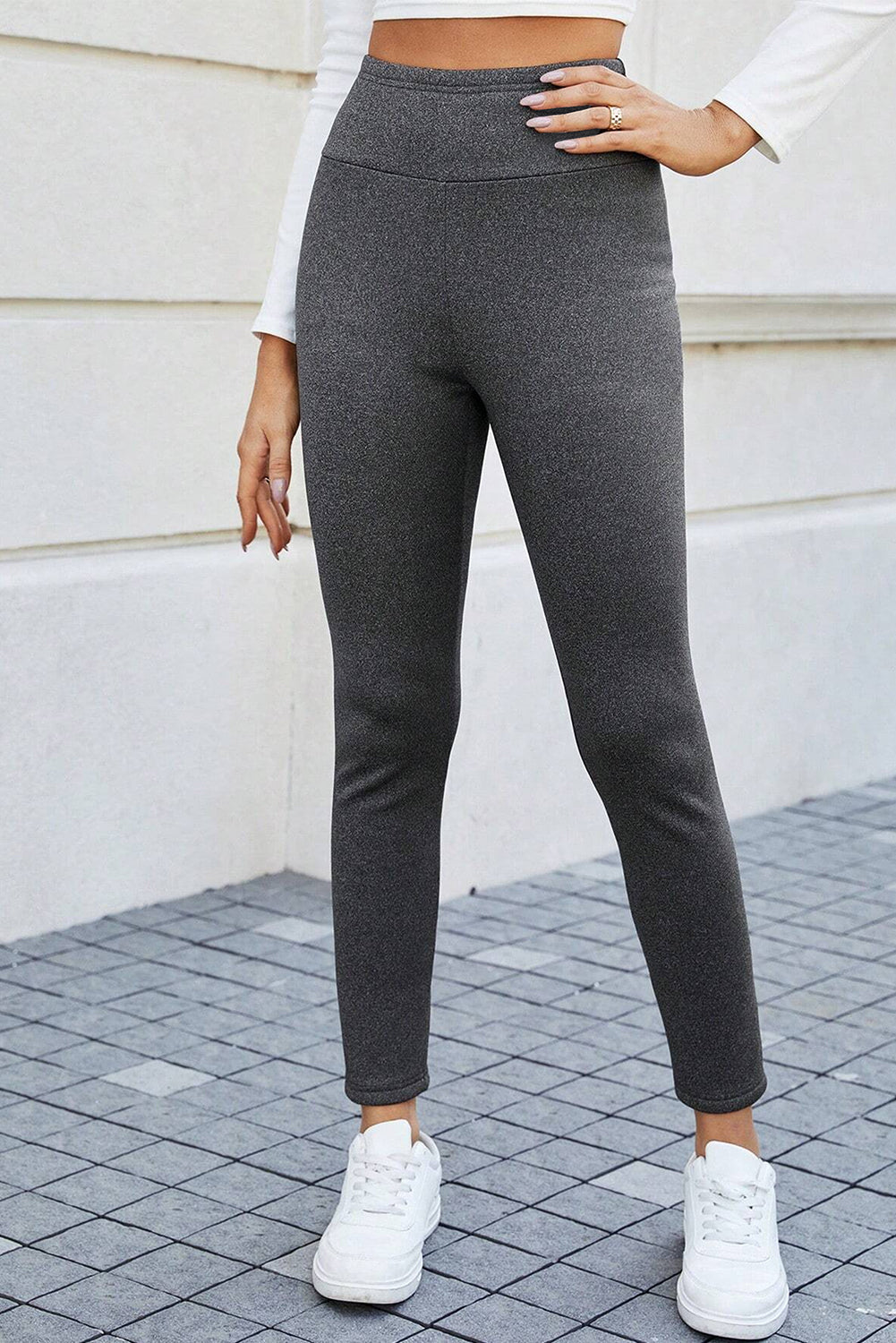 Dark Grey Fleece Lined Thermal Knit Ankle High Waist LeggingsMaterial:90%Polyester+10%Elastane

• Embrace the cozy warmth of this leggings, perfect for daily wear in chilly weather.
• The leggings offer a snug fit that conto