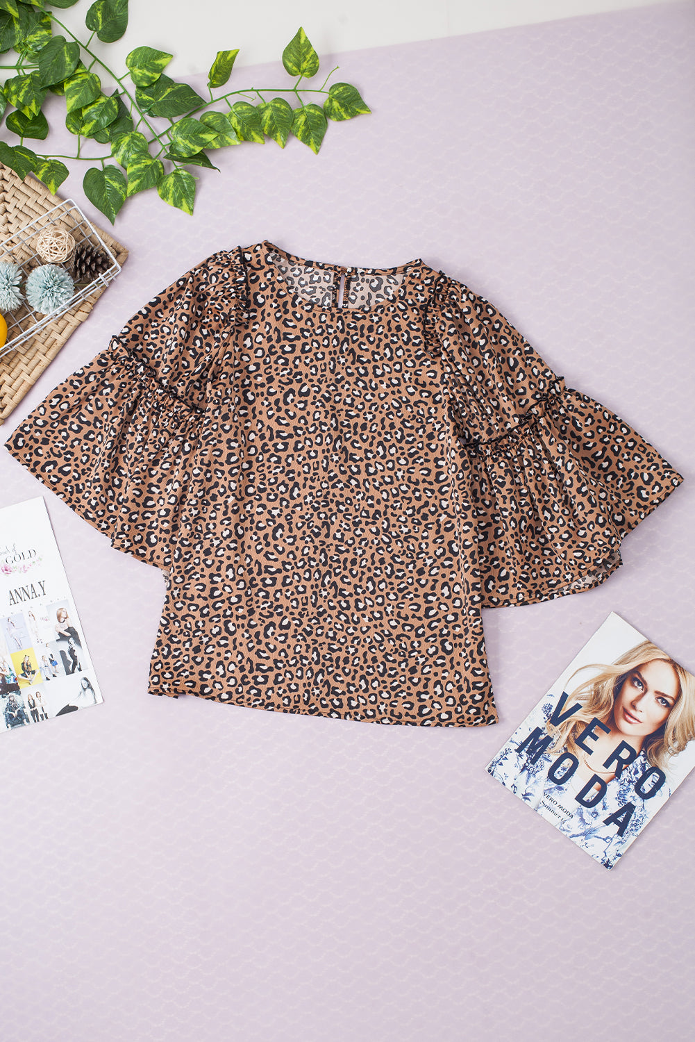 Chestnut Leopard Ruffle Flounce Sleeve BlouseMaterial:97%Polyester+3%Elastane



		The blouse is a stylish and feminine top featuring a trendy leopard print and flounce sleeves, adding a touch of flair to you