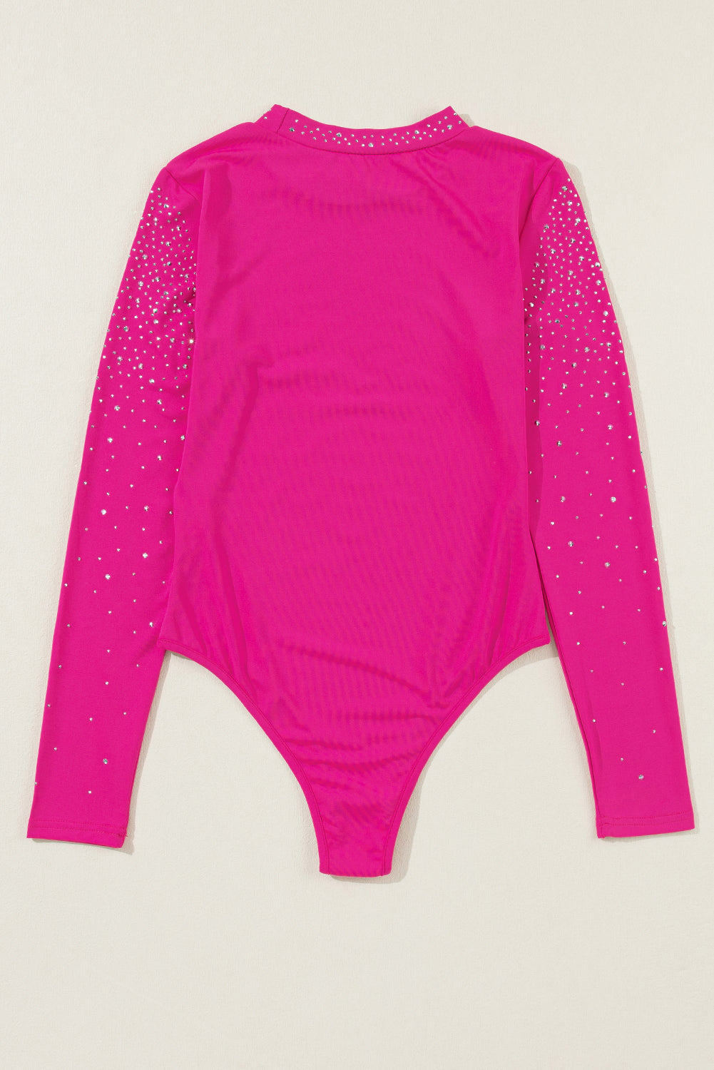 Rose Red Rhinestone Mesh Long Sleeve BodysuitMaterial:90%Polyester+10%Elastane



		Effortlessly pair this adaptable bodysuit with any ensemble.
	
	
		With its long sleeves, it's perfect for staying warm o