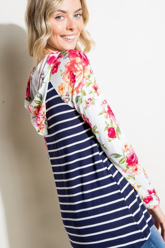 PLUS STRIPE FLORAL MIX HOODIE TOPSTRIPE FLORAL PRINT MIXED FRONT POCKET HOODIE LONG SLEEVE HIGH LOW PLUS TOP95% RAYON, 5% SPANDEX MADE IN USA1X/2X/3X 2-2-2
Style: Casual
Print / Pattern: STRIPE &amp