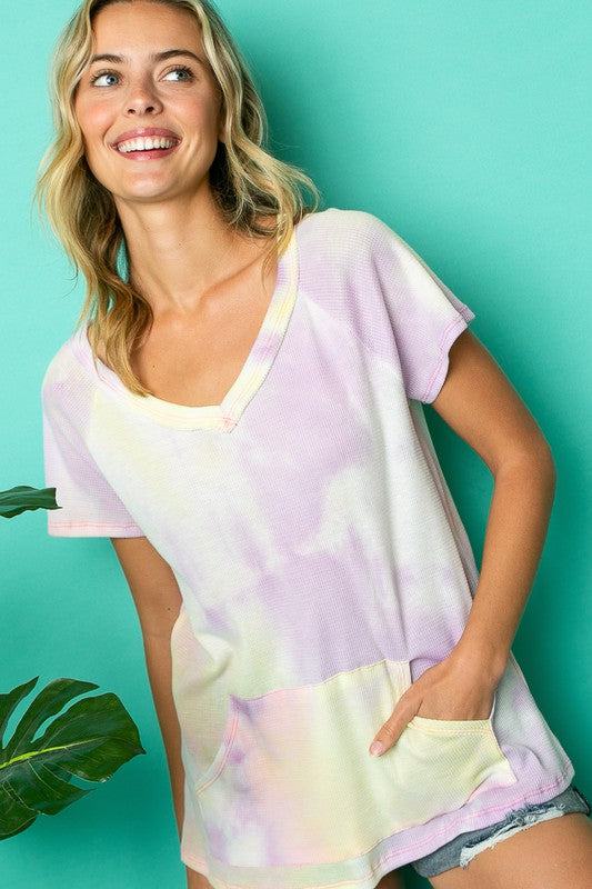 PLUS TIE DYE THERMAL V NECK TOPPLUS TIE DYE THERMAL FRONT POCKET SHORT SLEEVE V NECK TOP96% POLYESTER, 4% SPANDEX MADE IN USA1X/2X/3X 2-2-2
Style: Casual
Print / Pattern: TIE DYE 
Fit: Regular
Emb