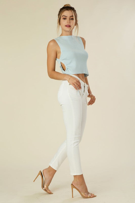 White skinny jeans- White skinny jeans- Pattern type : solid- Stretch : no stretch- Sheer : not lined, but not sheer - Care instruction : machine wash cold, only non-chlorine bleach w