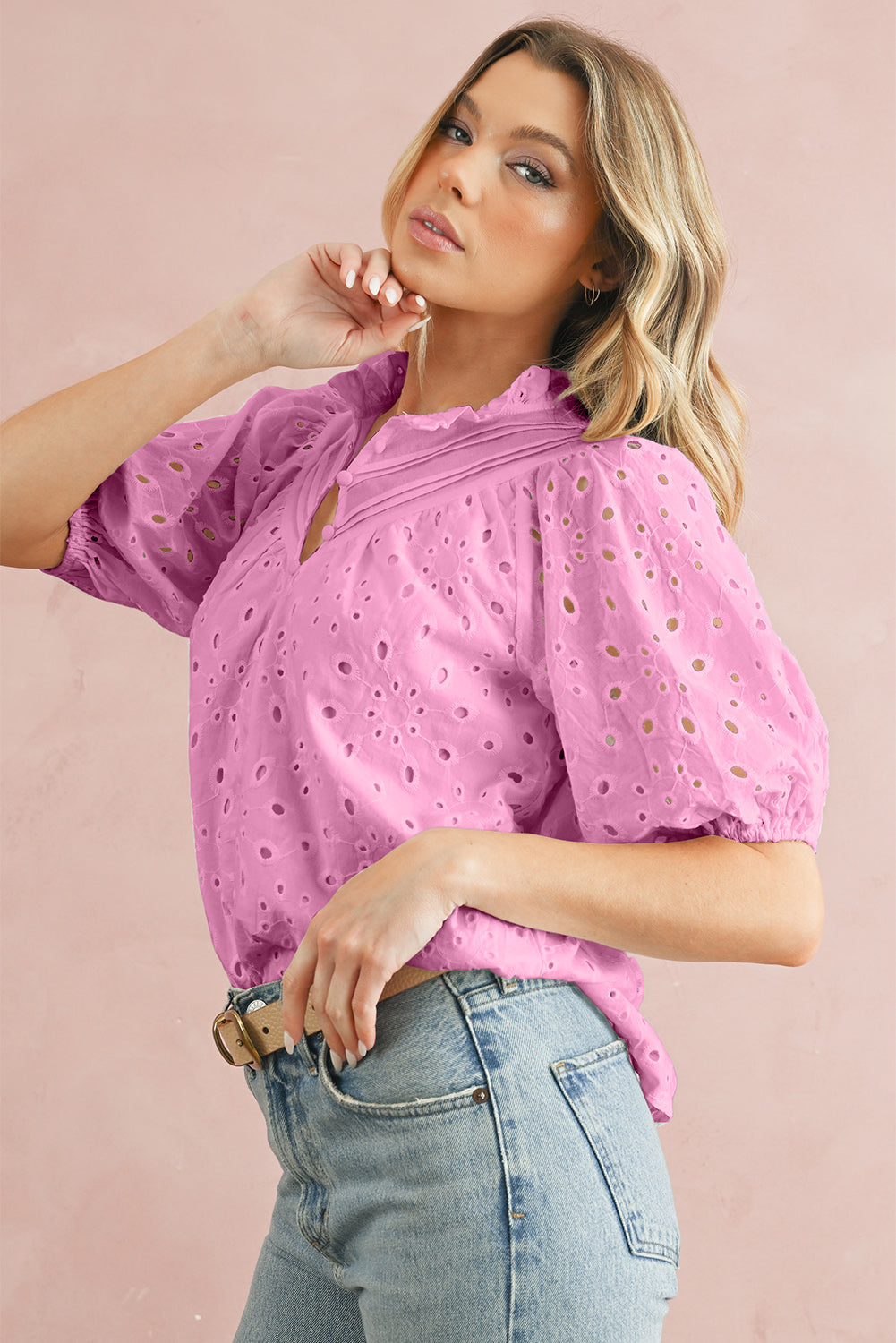 Green Flower Hollow-out Short Puff Sleeve BlouseMaterial:100%Cotton



		With charming floral details and hollow-out accents, this blouse offers a touch of elegance and femininity.
	
	
		Featuring short puff 