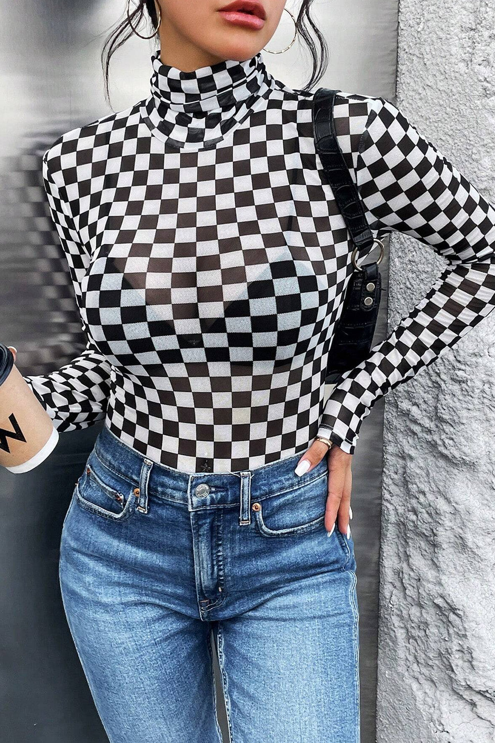 Black Checkered Print Long Sleeve Mock Neck BodysuitMaterial:95%Polyester+5%Elastane

• Embrace timeless style with our bodysuit, perfect for a casual yet chic look.• The mock neck design adds a touch of sophisticati