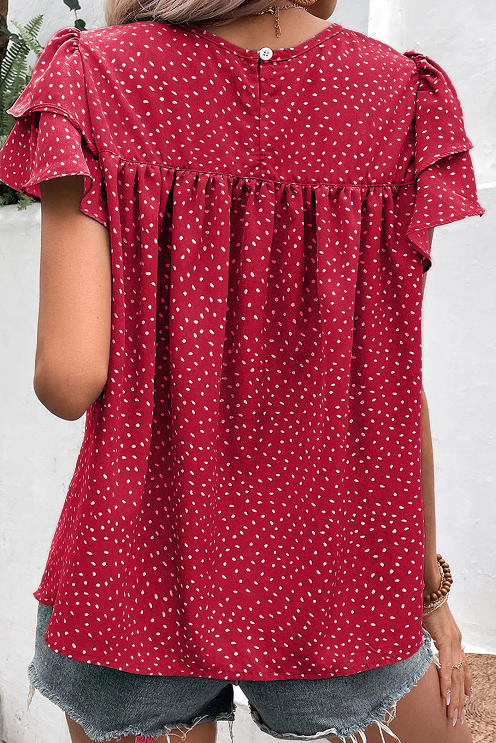 Laurel Green Spotted Print Pleated Ruffle Sleeve BlouseMaterial:100%Polyester



		The spotted print is a timeless and versatile choice that can easily be dressed up or down.
	
	
		The loose fit allows for a relaxed