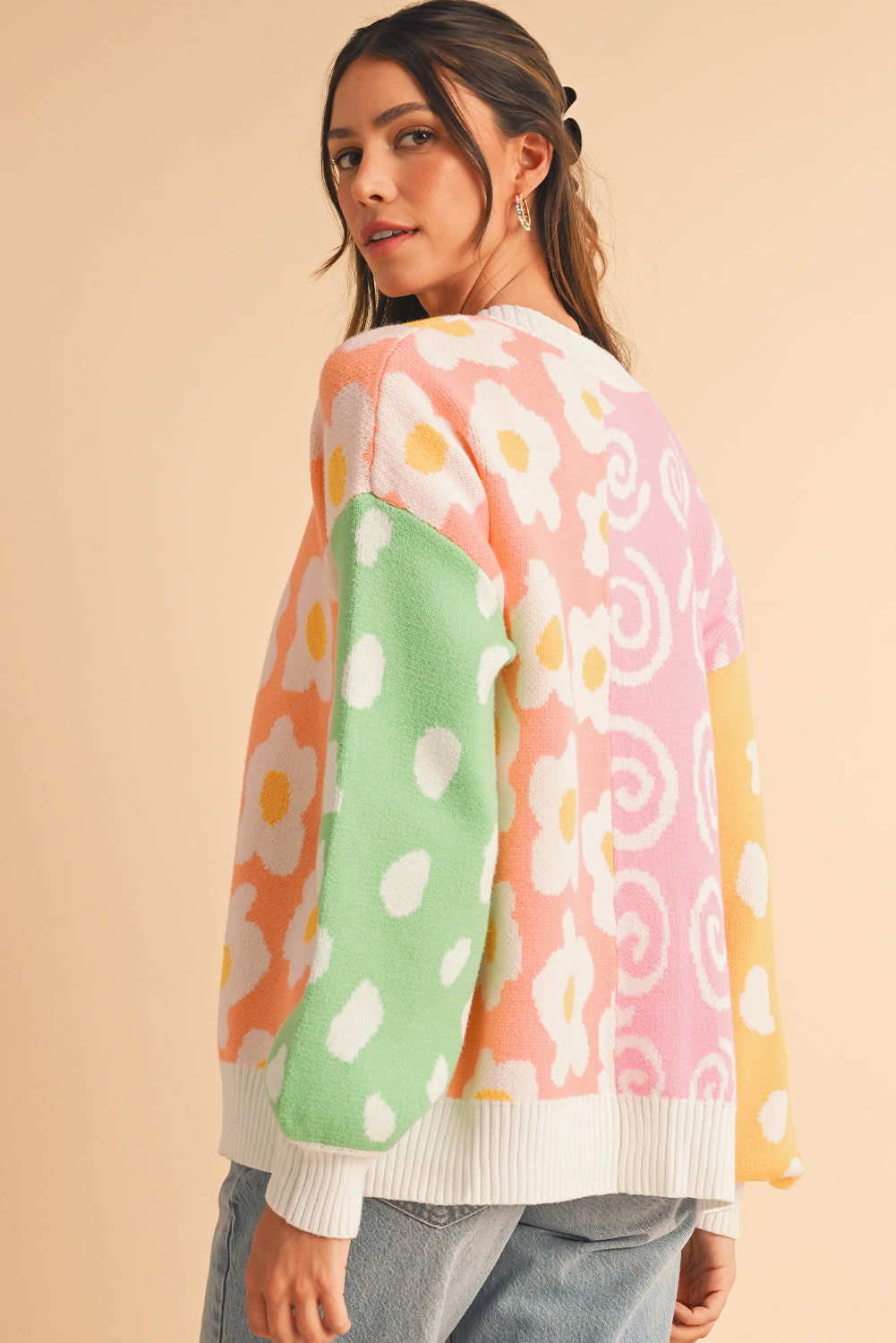 Orange Flower & Dotted Print Colorblock Open Front CardiganMaterial:50%Viscose+28%Polyester+22%Polyamide

• Designed for comfort, this cardigan features a rib-knit construction that offers both warmth and flexibility.
• Th