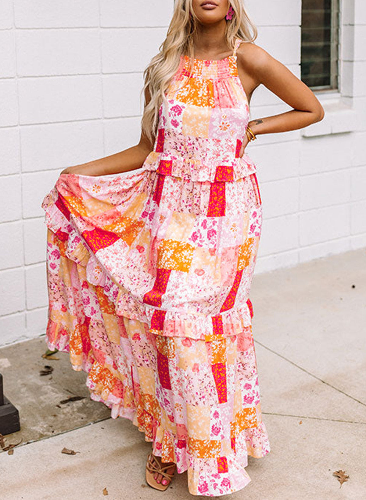 Multicolor Floral Print Sleeveless Tiered Ruffle Trim SundressMaterial:100%Polyester

• Embrace bohemian charm with this multicolor floral print sundress, featuring a tiered ruffle trim that adds a playful touch to your look.
