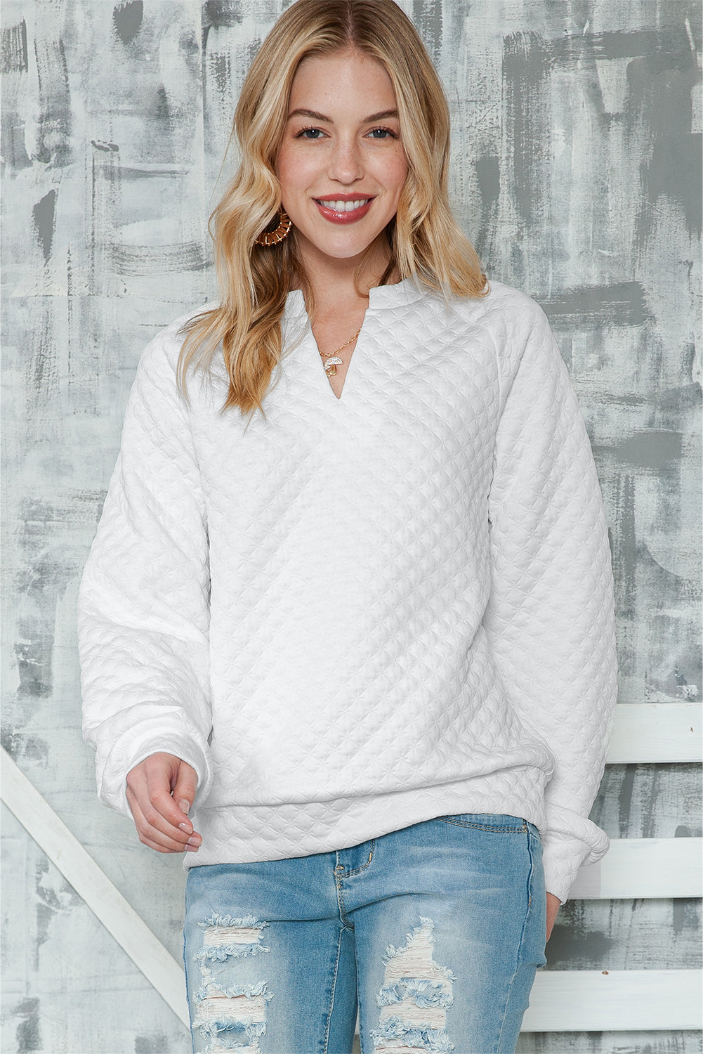 Black Quilted V-Neck Solid Color Long Sleeve TopMaterial:95%POLYESTER+5%ELASTANE



		The top is a classic and versatile piece that offers both comfort and style with its quilted texture and simple design.
	
	