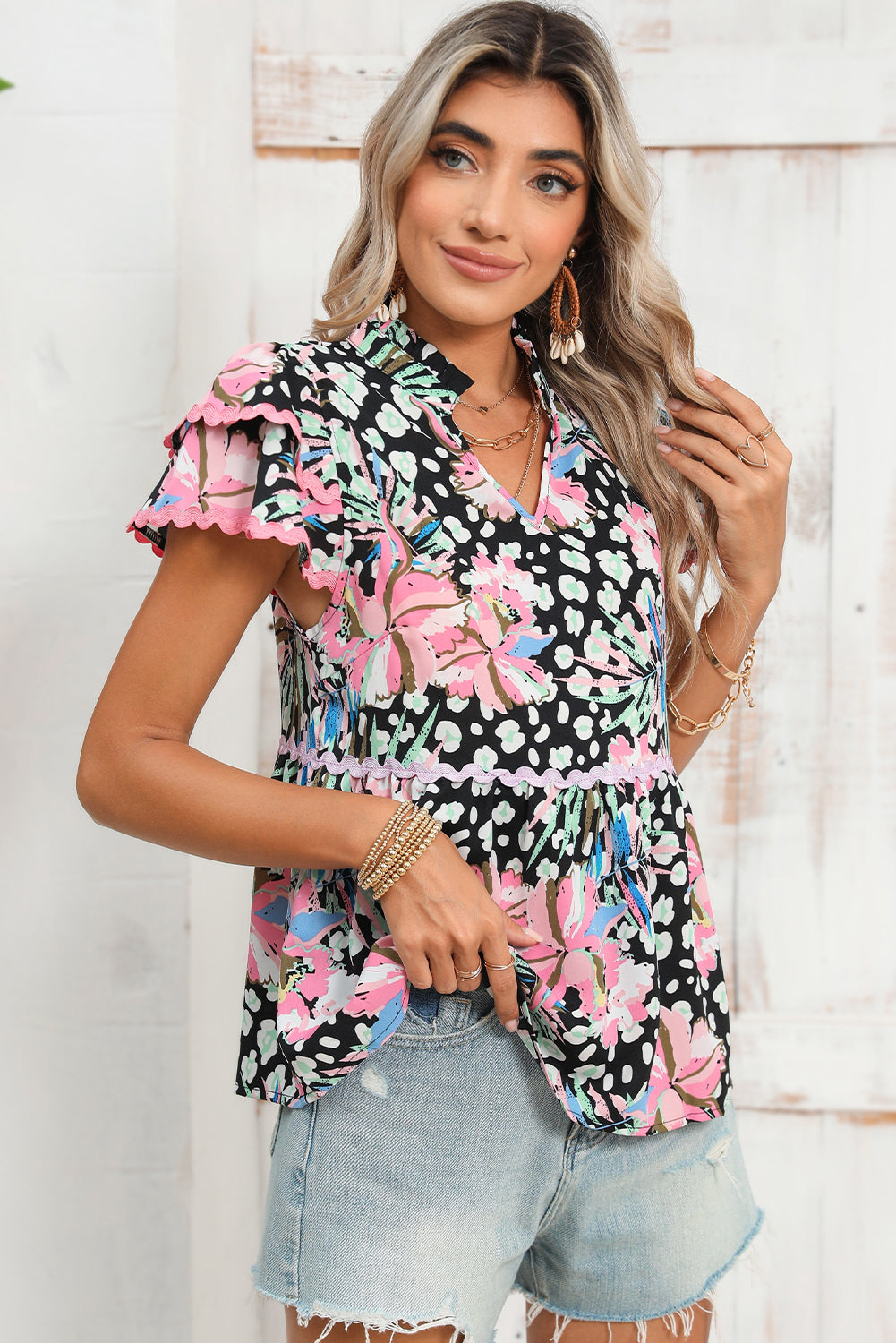 Pink Boho Floral Print Ricrac Splicing Short Sleeve BlouseMaterial:100%Polyester



		The blouse is a charming and bohemian-inspired piece for your wardrobe.
	
	
		Featuring a mix of floral prints, this blouse exudes a