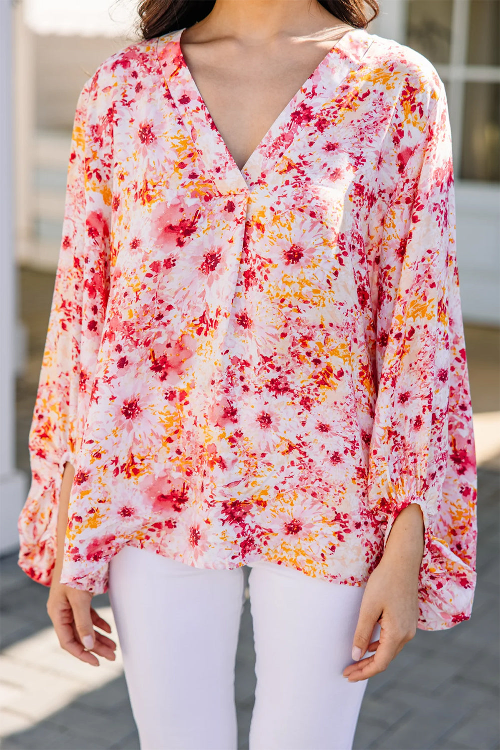 Pink Floral Print V-Neck Lantern Sleeve BlouseMaterial:100%Polyester

• Embrace elegance in this blouse, perfect for adding a touch of femininity to your wardrobe.
• The boho floral print exudes a charming and