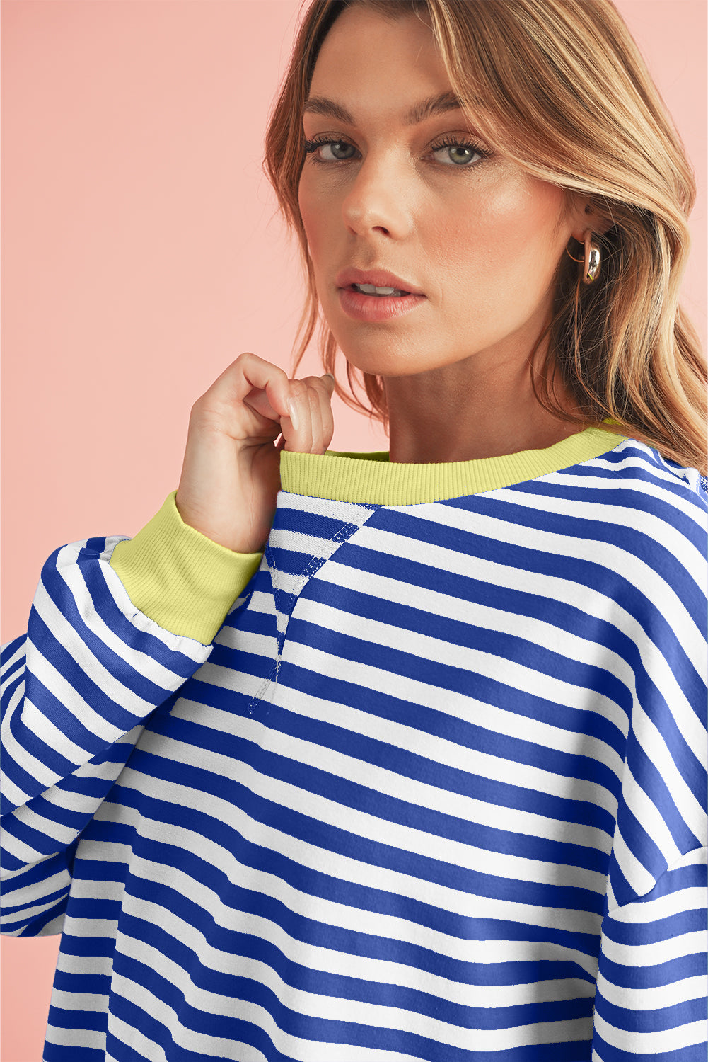 Red Stripe Contrast Edge Oversized PulloverMaterial:95%Cotton+5%Elastane


 Size Chart (CM)



Sizes 



Bust
 



Hem_Width
 



Shoulder
 



Sleeve_Length
 



Length
 





Relax
 



Relax
 



Relax
 