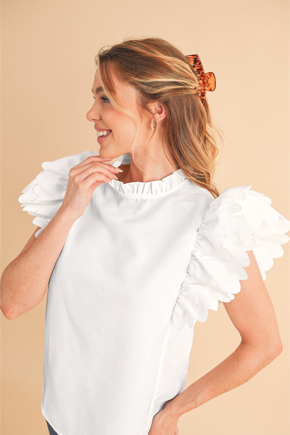 White Solid Color Scalloped Ruffle Sleeve BlouseMaterial:100%Polyester



		The blouse is a chic and feminine top featuring delicate scalloped edges and ruffle sleeves, adding a touch of elegance to your outfit.