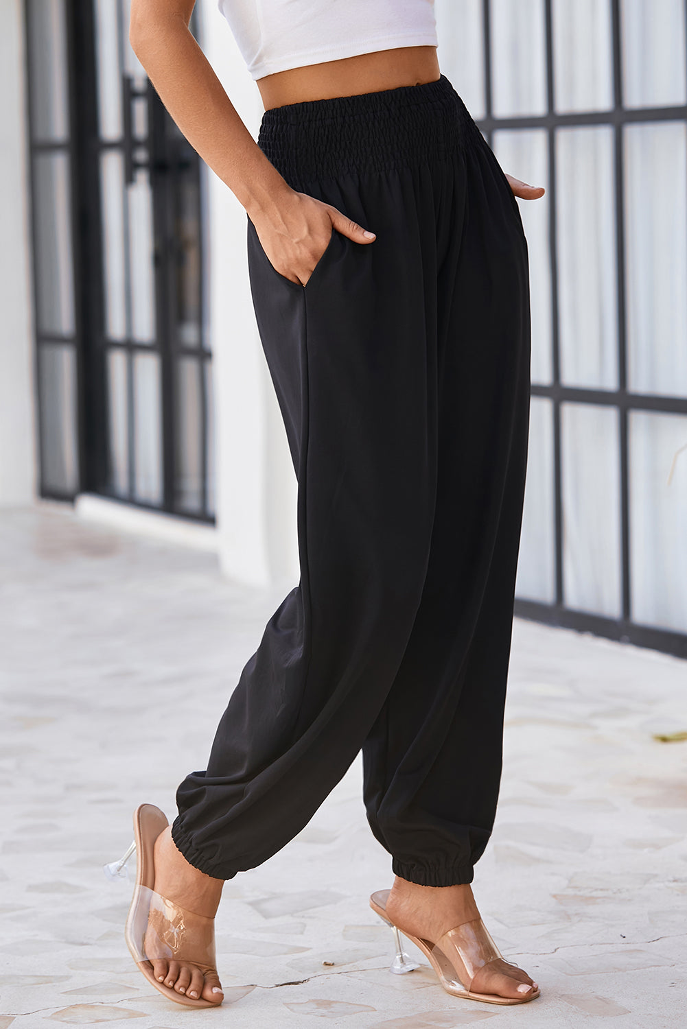 Black Pocketed Smocked High Waist JoggersMaterial:95%Polyester+5%Elastane



		These jogger pants are very cozy to wear with 95%Polyester+5%Elastane made
	
	
		The smocked design adds a stylish touch a