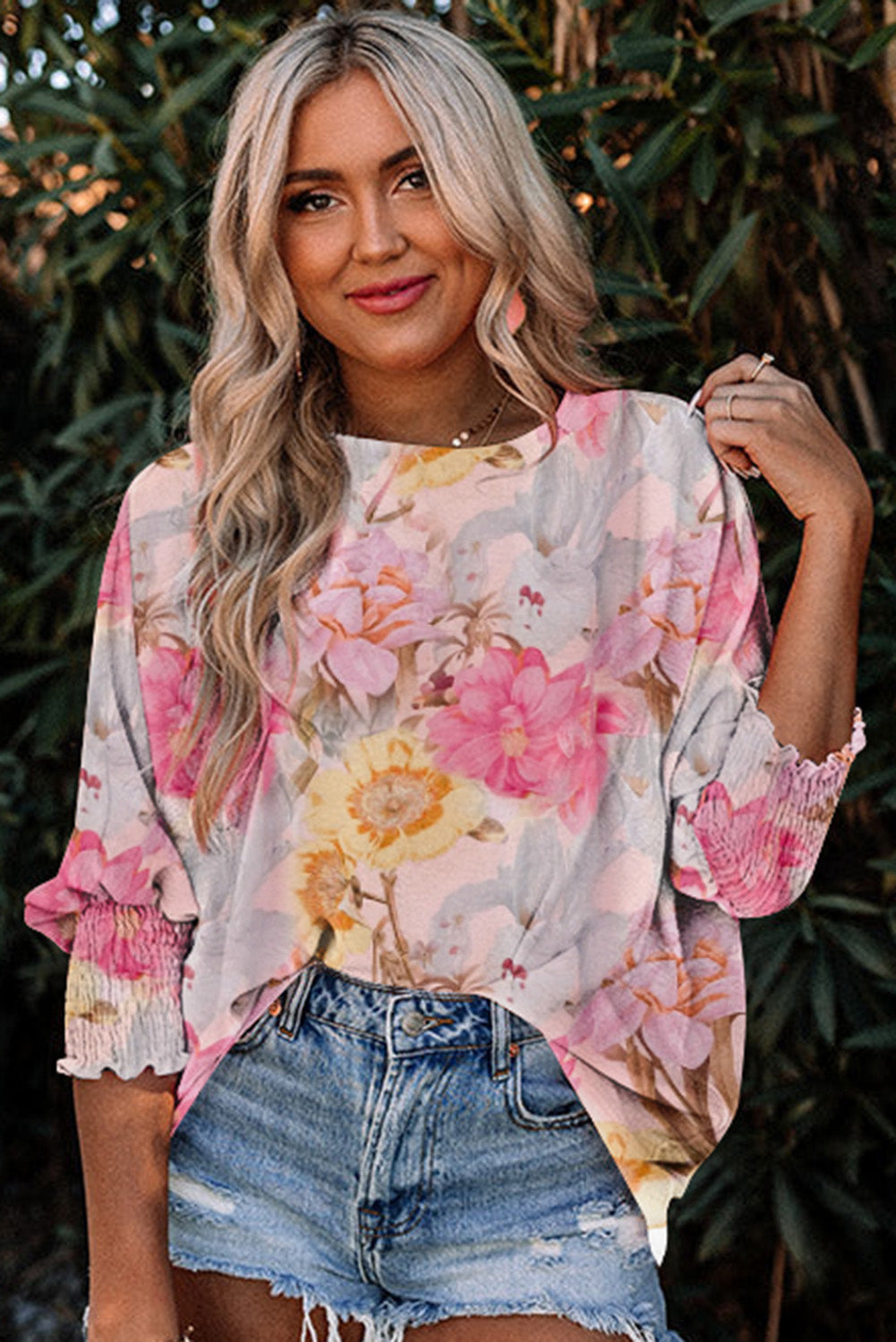 Pink Shirred Cuffs 3/4 Sleeve Loose Fit Floral BlouseMaterial:100%Polyester


	


		This pink floral blouse is the perfect blend of feminine and casual style. 
	
	
		It features a loose fit design with 3/4 sleev