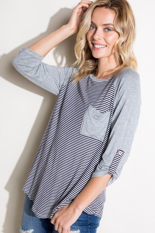 STRIPE SOLID ROLL UP SLEEVE TOPPIN STRIPE AND SOLID MIXED ROUND NECK POCKET ROLL OVER 3/4 SLEEVE TOP- MADE IN U.S.A.
Style: Casual
Print / Pattern: PIN STRIPE AND SOLID
Fit: Regular
Neck Line: ROU