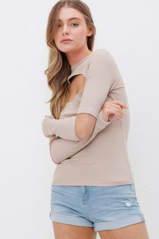 RIBBED FITTED LONG SLEEVE TOP WITH CHEST CUTOUT AN-Round neck cutout chest and slit sleeves fitted top-Ribbed material- Model in taupe is 5' 8" 32-23-34 and wearing a small
Style: casual
Print / Pattern: solid rib
S