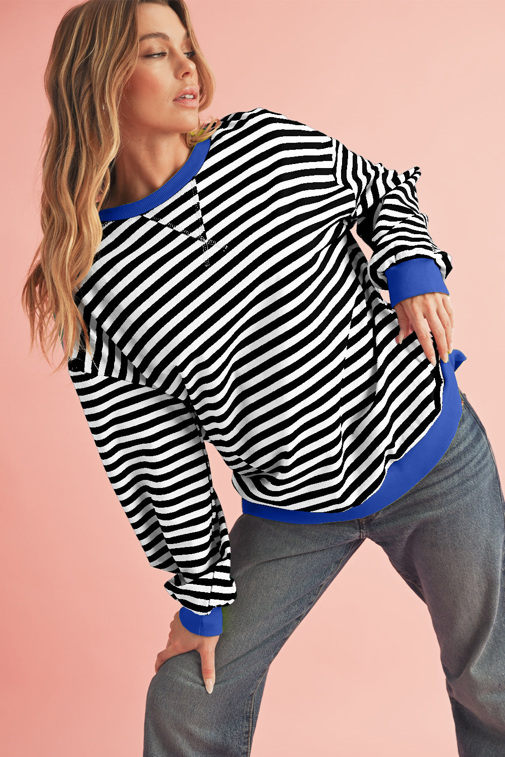 Red Stripe Contrast Edge Oversized PulloverMaterial:95%Cotton+5%Elastane


 Size Chart (CM)



Sizes 



Bust
 



Hem_Width
 



Shoulder
 



Sleeve_Length
 



Length
 





Relax
 



Relax
 



Relax
 