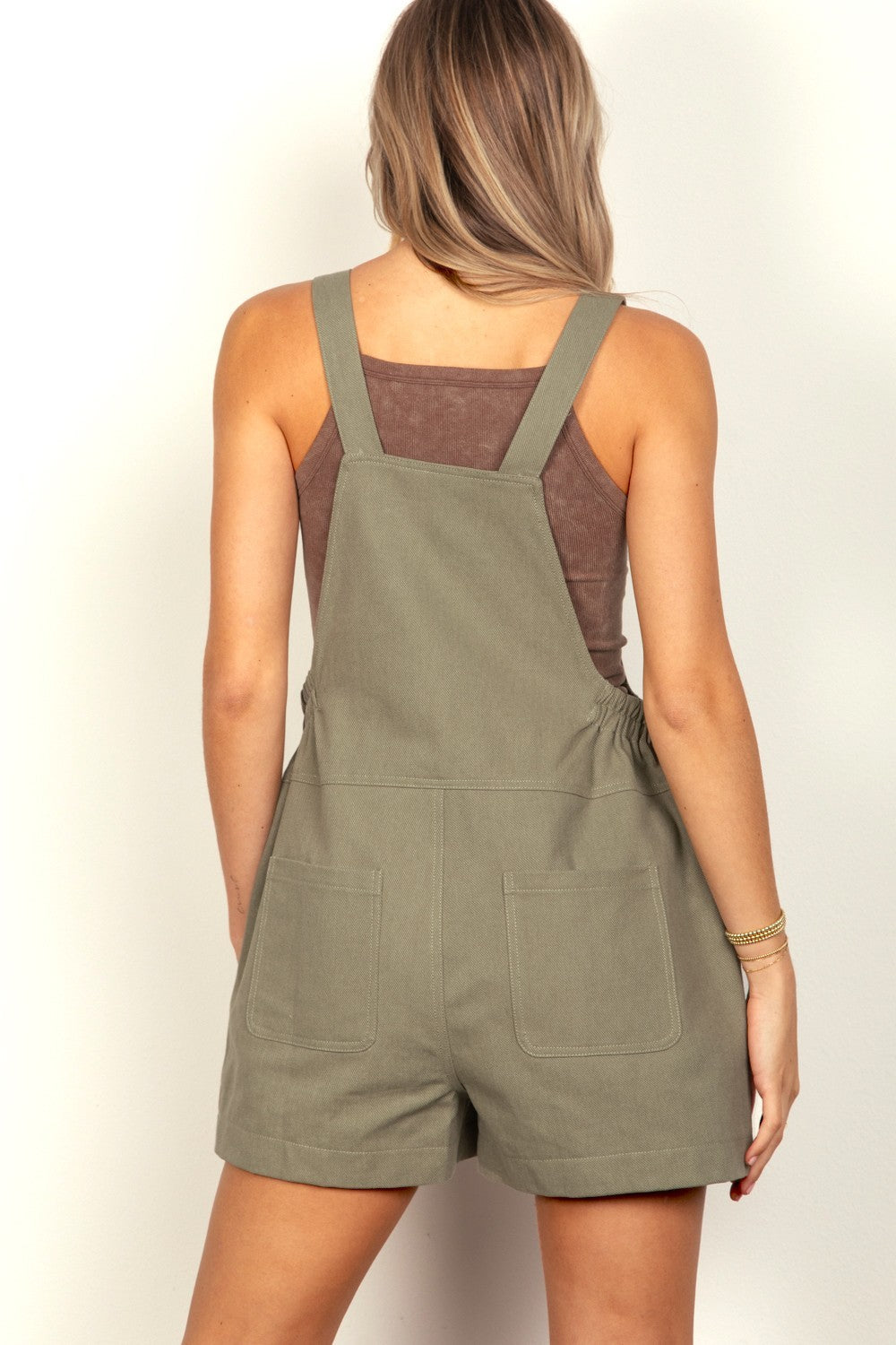 VERY J Adjustable Suspender Overalls with PocketsThe versatile Suspender Solid Woven Casual Overall Romper features front and side pockets for added functionality. The elastic waist ensures a comfortable and adjust