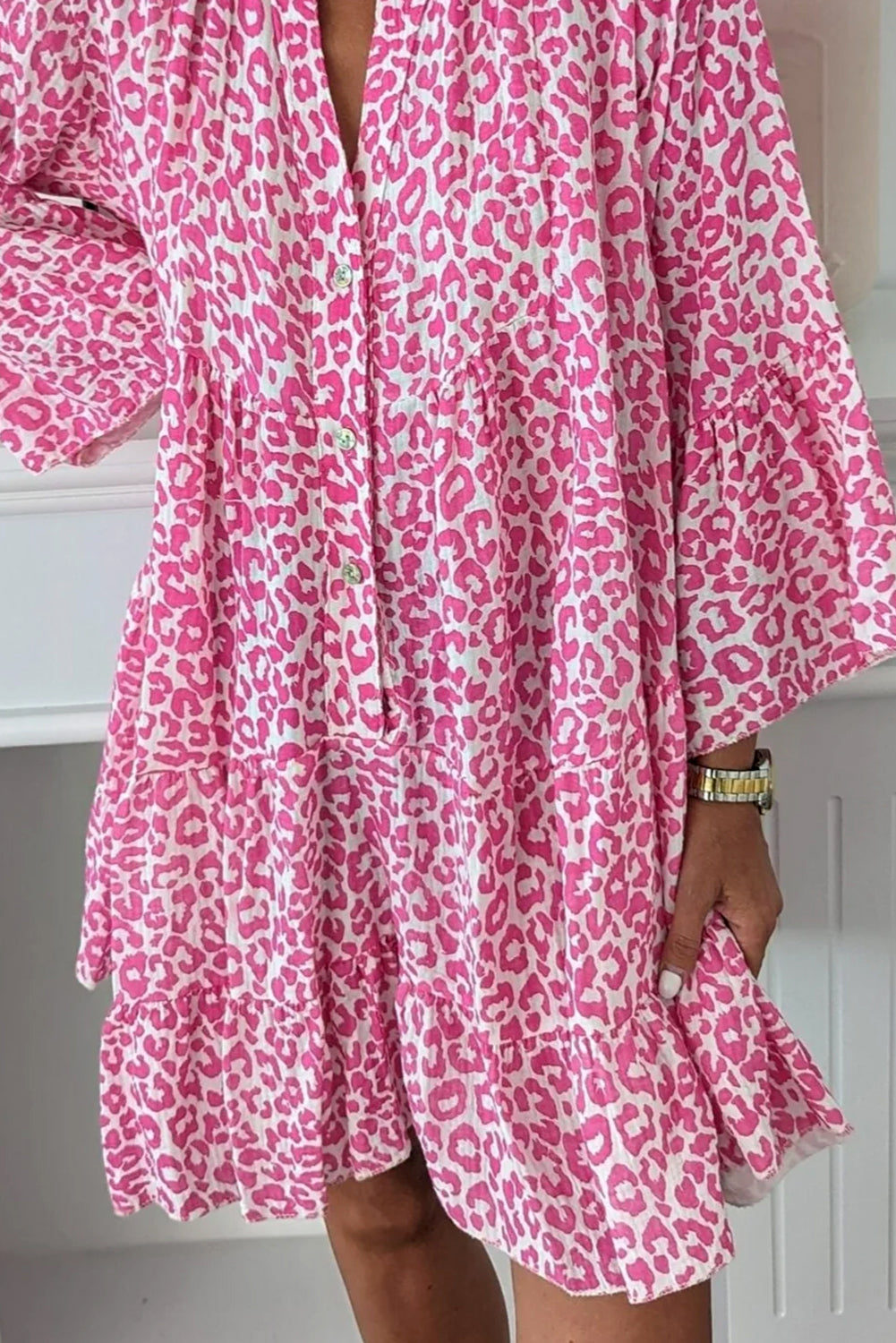 Bright Pink Leopard Print Flounce Sleeve Mini DressMaterial:100%Polyester

• Stand out in style with our mini dress, perfect for both casual outings and special occasions.
• The vibrant pink hue of this dress compl