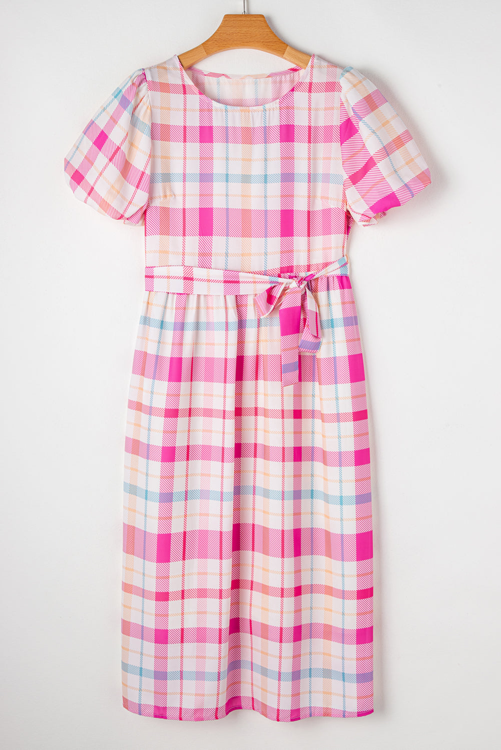 Pink Checkered Puff Sleeve Belted Midi DressMaterial:100%Polyester

• Embrace a charming look with the dress, featuring a delightful pink hue that adds a touch of femininity to any outfit.
• The knot detail 