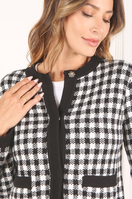 Black check knitted jacket- Black check knitted jacket, heavy weight fabric, 4 snap buttons, 2 functional pockets- Pattern type : check pattern- Neck line : round neck- Sleeve type : regular 