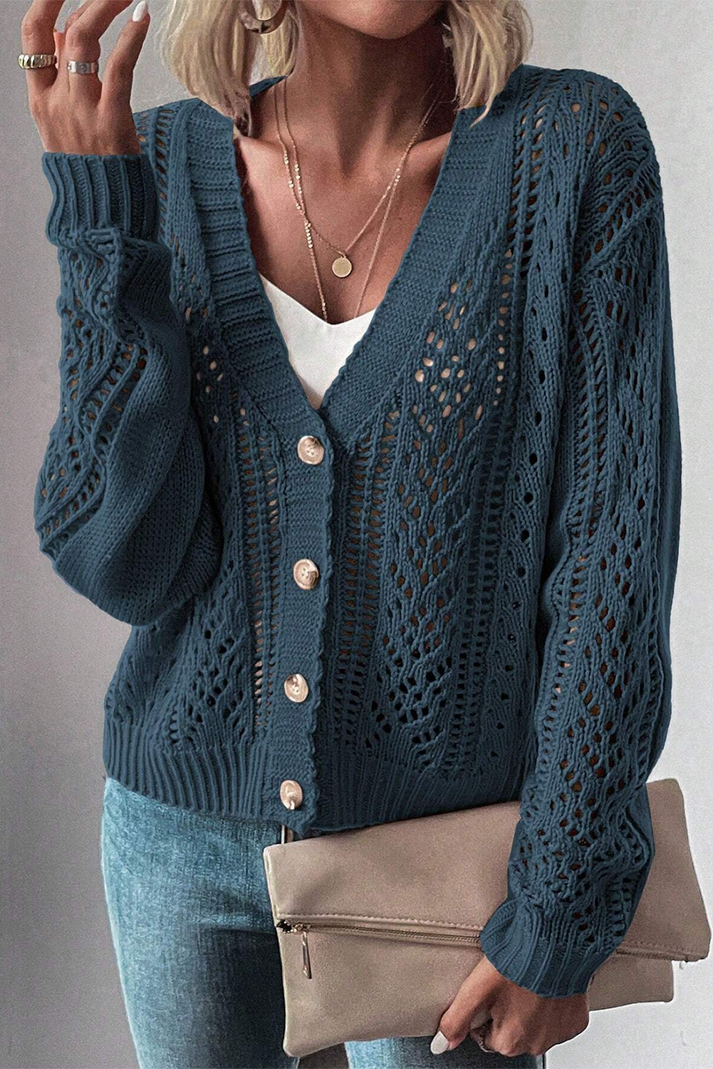 Real Teal Hollow Knit Drop Shoulder CardiganMaterial:60%Cotton+40%Acrylic

• Elevate your casual wardrobe with the cardigan, crafted for comfort and style, ideal for layering during transitional seasons.
• T