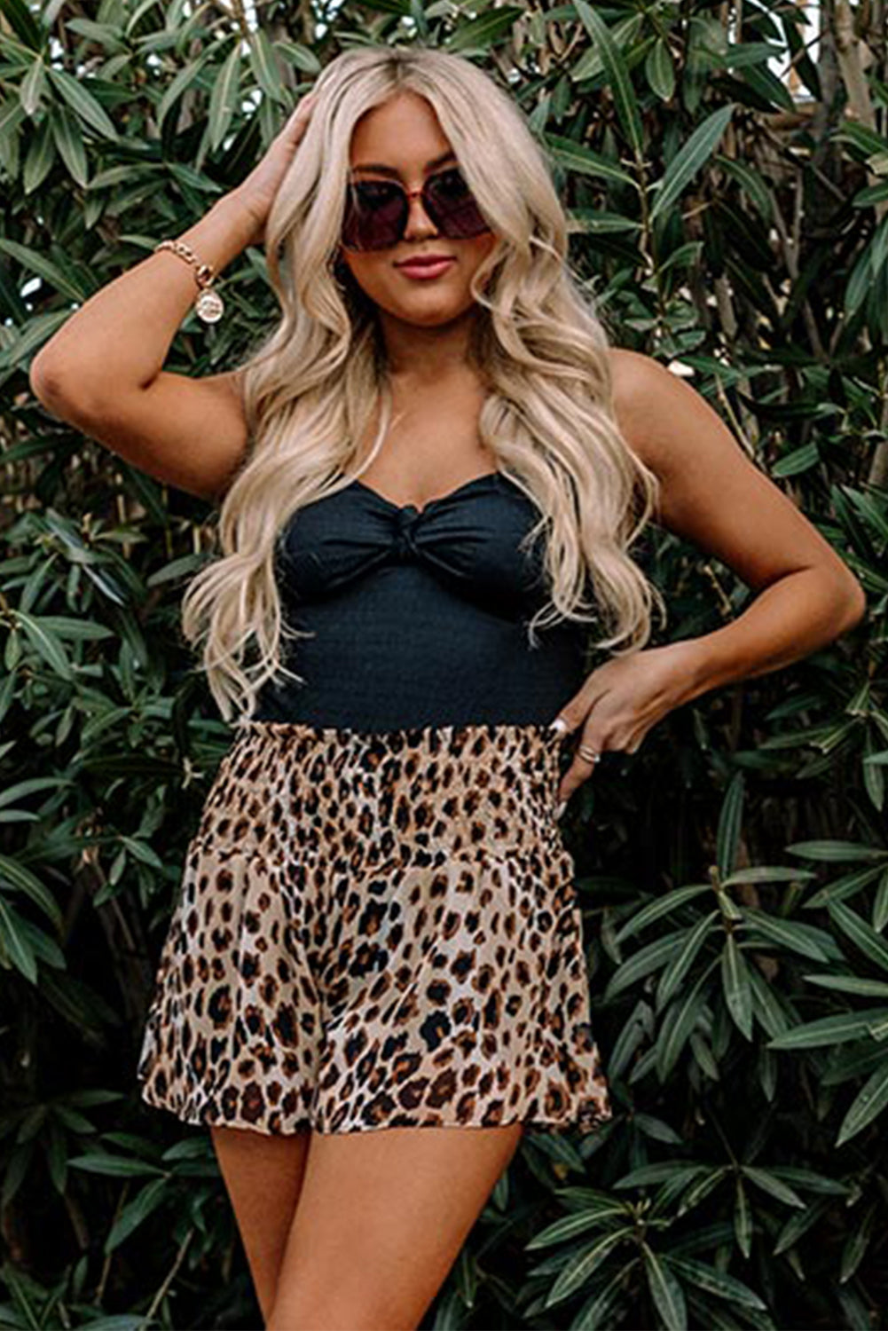 Leopard Print Smocked Waistband ShortsMaterial:95%POLYESTER+5%ELASTANE



		These
casual shorts are designed with a trendy leopard print that will add a touch of
boldness to your outfit
	
	
		Craf