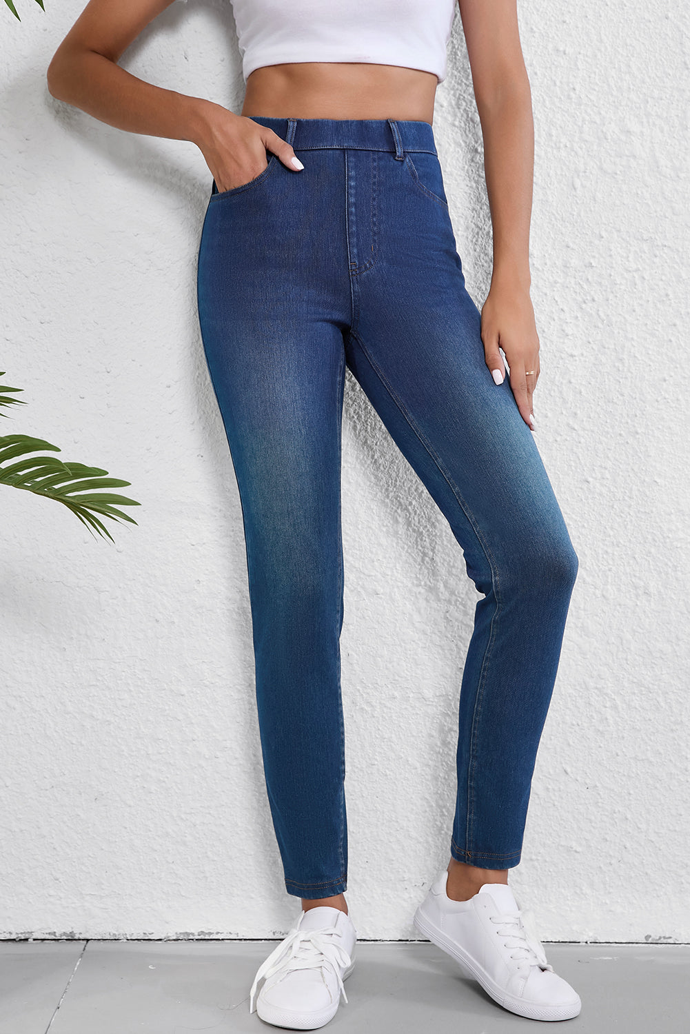 Ashleigh Blue Multiple Pockets Straight Leg Washed Stretchy Knit JeansMaterial:47%Polyester+42%Cotton+11%Elastane



		These chambray pants are full of elasticity and very comfy.
	
	
		Straight leg design for a classic look.
	
	