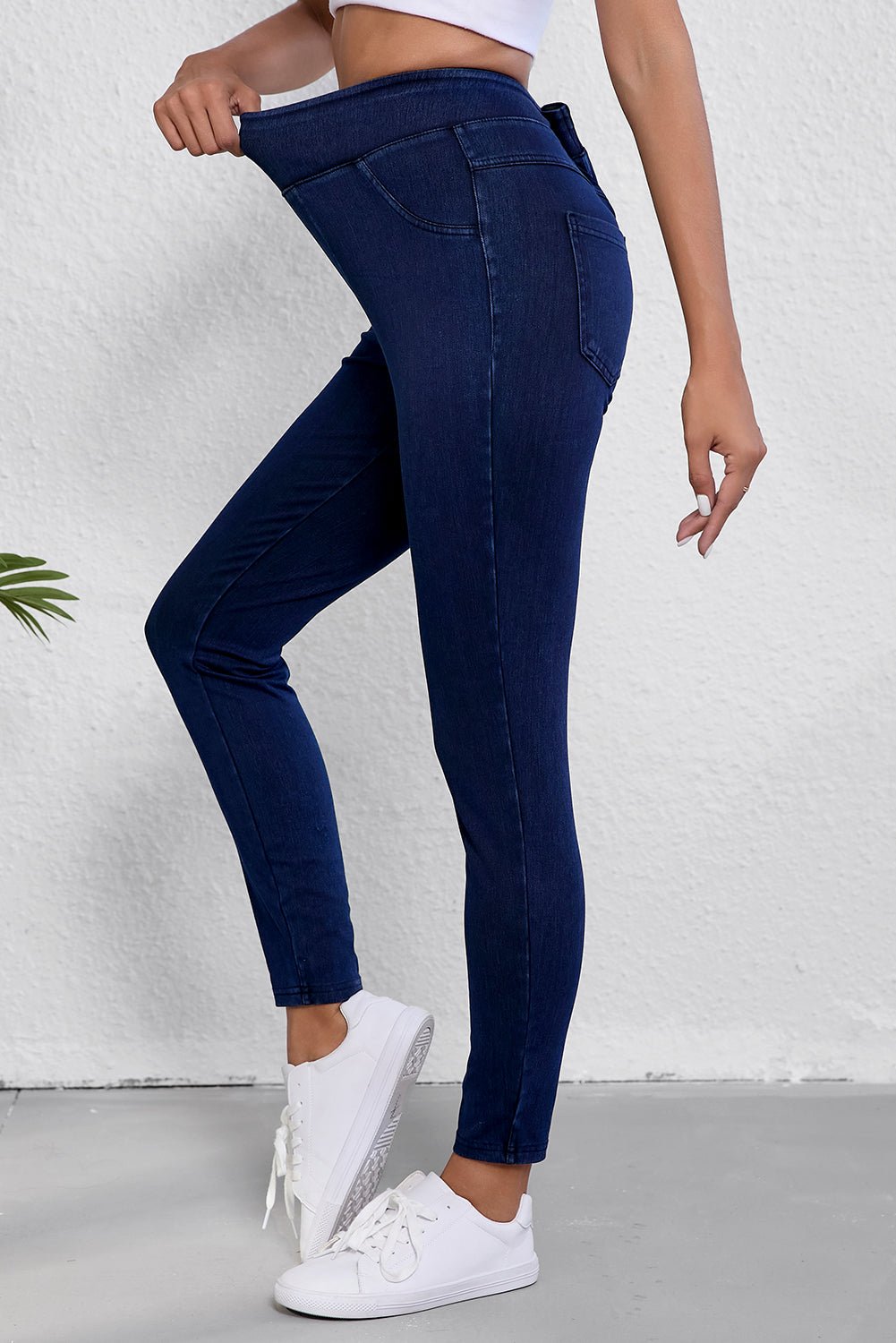 Ashleigh Casual Blue Back Pocket Stretchy Denim LeggingsMaterial:47%Polyester+42%Cotton+11%Elastane

• Stay stylish and comfortable all day in these Black Back Pocket Stretchy Denim Casual Leggings, perfect for daily wea