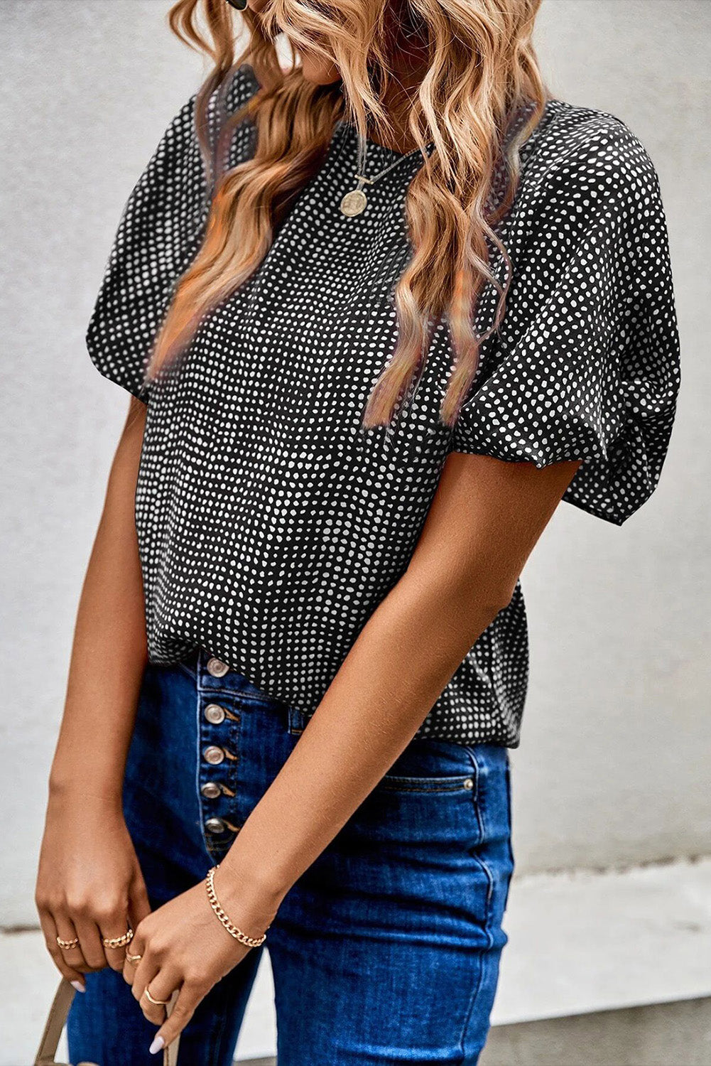 Black Dotted Puff Sleeve Round Neck BlouseMaterial:100%Polyester



		This blouse is designed with puff sleeves, which are characterized by their voluminous and gathered appearance.
	
	
		The blouse is 