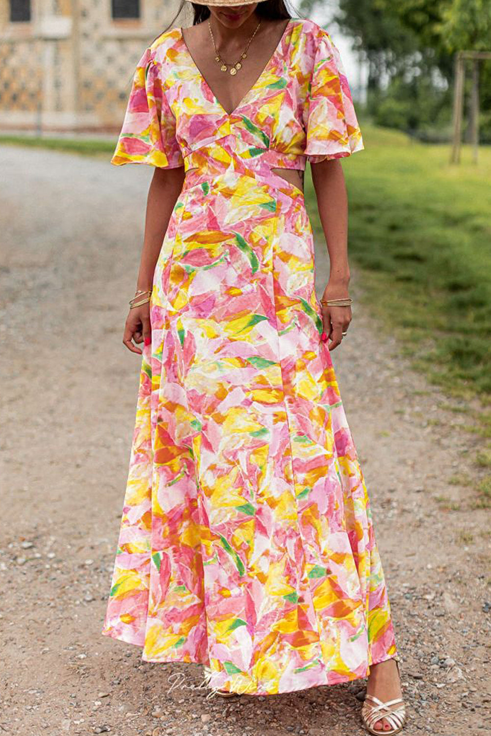 Pink Flutter Sleeve Cut-out Bohemian Floral Maxi DressMaterial:100%Polyester



		Made from a lightweight and breathable fabric, this maxi dress features flutter sleeves that create a graceful and flowy look, perfect 