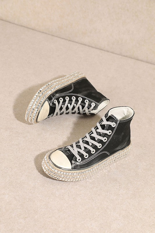 D-CHANTEL-HIGH TOP, STUDS, SNEAKERSPLATFORM, HIGH TOP, LACE UP, SPIKE STUD DETAIL- Women's- High top- Material: Canvas- Platform- Lace up sneaker- Spike stud detail
Style: SPORTY SNEAKER
Embellishment