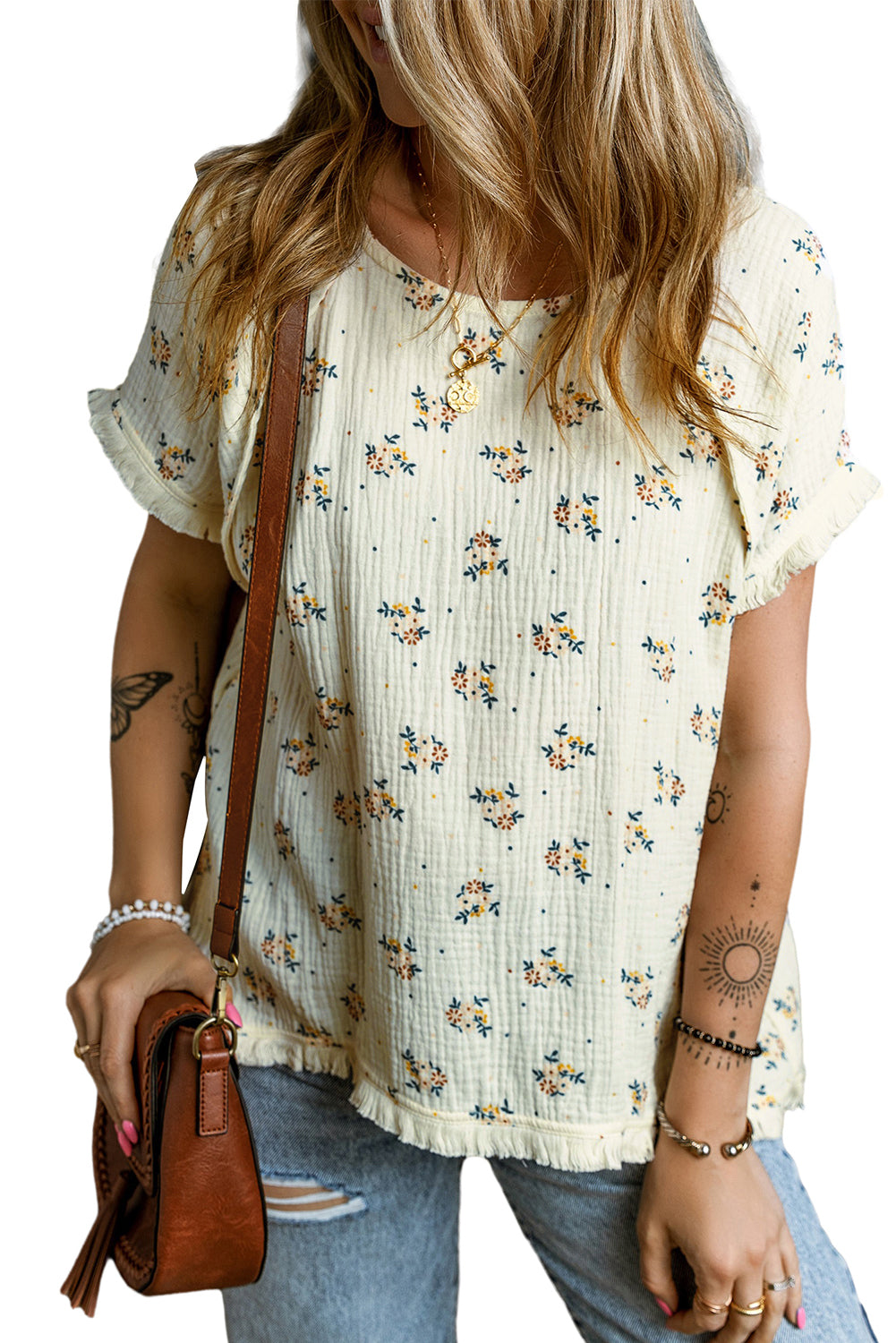 Beige Ditsy Floral Print Fringe Trim Crinkled TopMaterial:100%Cotton

• Embrace bohemian vibes with this top featuring charming fringe trim for a playful touch.
• The crinkled texture adds a relaxed, effortless f