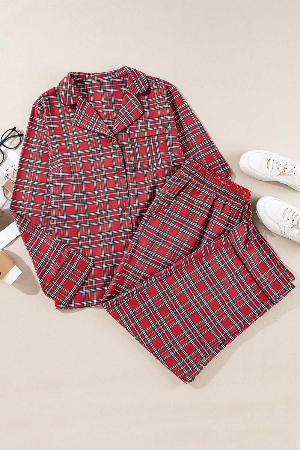 Red Plaid Print Shirt and Drawstring Pants Plus Size Pajama SetMaterial:75%Polyester+25%Cotton

• Embrace cozy evenings in this plus pajama set, featuring a stylish red plaid design that exudes a casual and comfortable vibe. 
