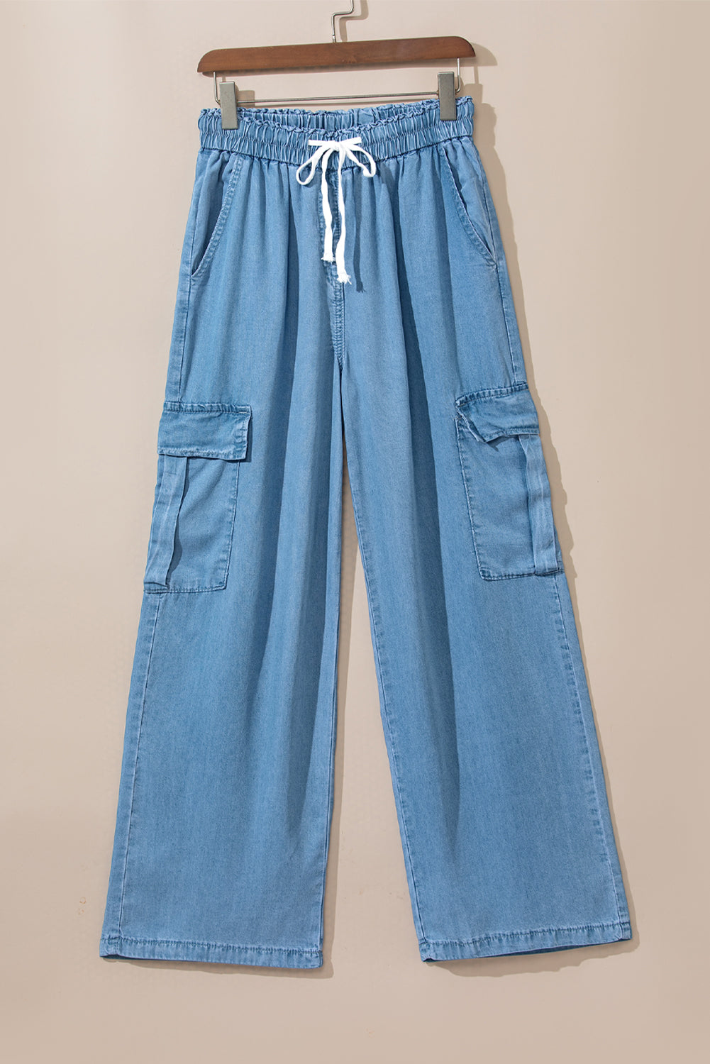 Sky Blue Drawstring High Waist Cargo Pocket Wide Leg JeansMaterial:100%Lyocell



		The high-waist jeans allow for freedom of movement
	
	
		The cargo pockets add a touch of utility and functionality
	
	
		You can e