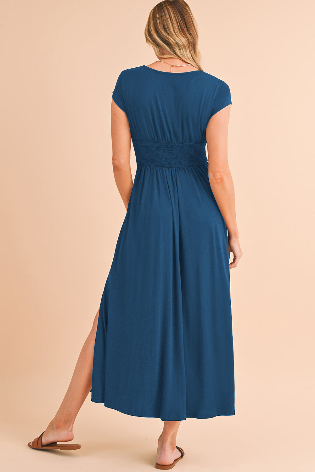 Peacock Blue Deep V Neck Ruched High Waist Midi DressMaterial:65%Polyester+30%Viscose+5%Elastane



		This concise long dress is versatile and suitable for various occasions. 
	
	
		The trendy high-waist look is e