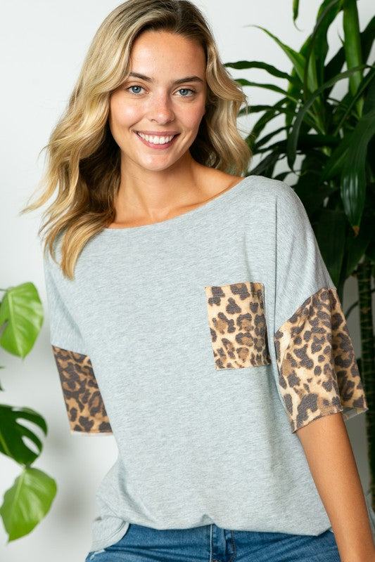 PLUS TERRY SOLID ANIMAL BOXY TOPFRENCH TERRY SOLID AND ANIMAL PRINT SHORT SLEEVE FRONT POCKET RAW EDGE DETAIL OVERSIZE FIT PLUS TOP 87% POLYESTER, 10% RAYON, 3% SPANDEX MADE IN USA1X/2X/3X 2-2-2
St