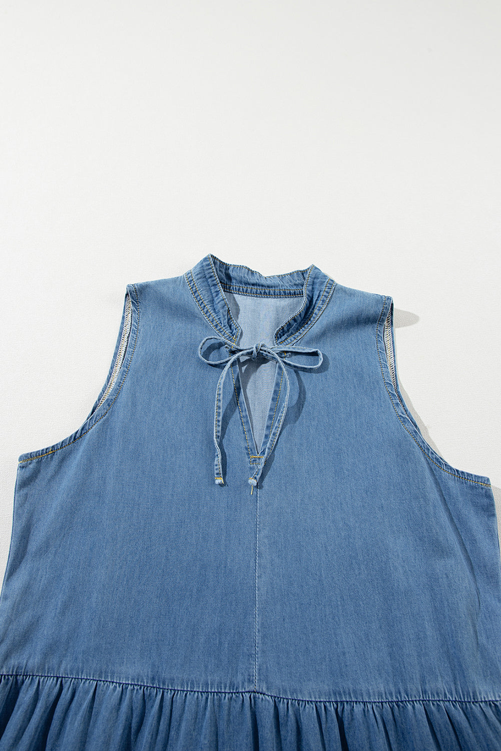 Blue Sleeveless Tiered Chambray Maxi DressMaterial:95%Cotton+5%Polyester


	


		This maxi dress is perfect for summer. The lightweight and airy silhouette is comfortable and breathable. 
	
	
		The ch