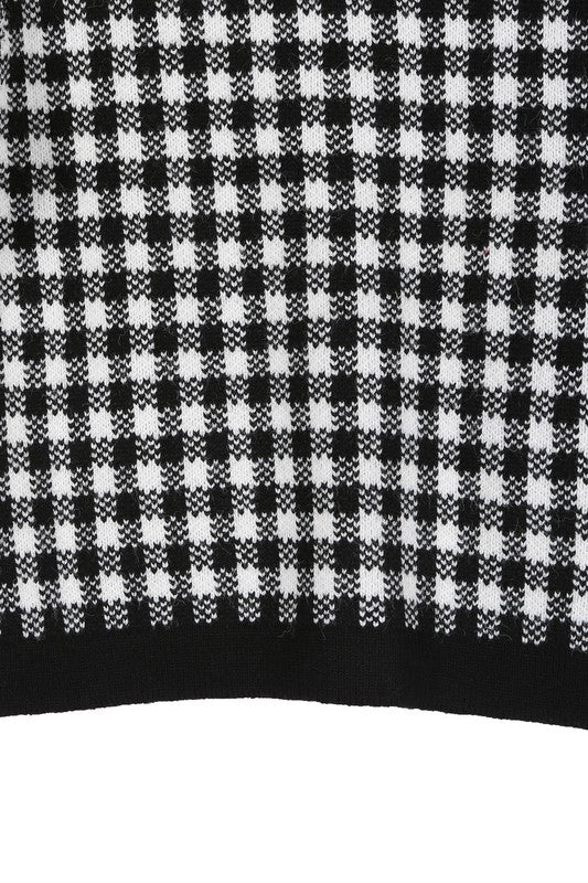 Black check knitted jacket- Black check knitted jacket, heavy weight fabric, 4 snap buttons, 2 functional pockets- Pattern type : check pattern- Neck line : round neck- Sleeve type : regular 